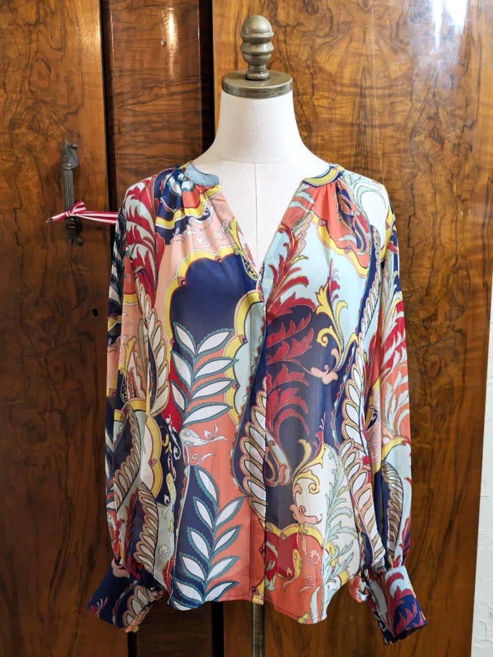 Chicos Sheer Chiffon Floral Blouse Size 1.5 (10) Multicolor Hidden Button Up